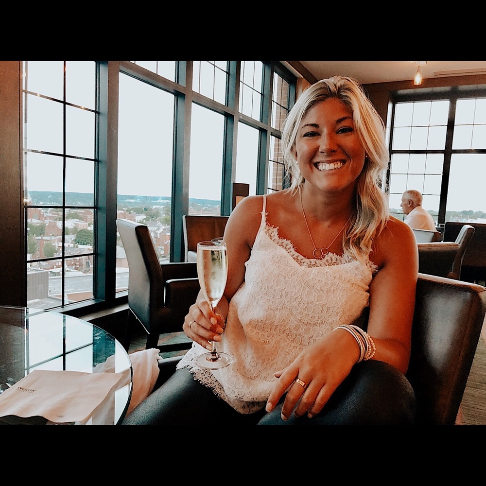 Meet your Posher, Avae